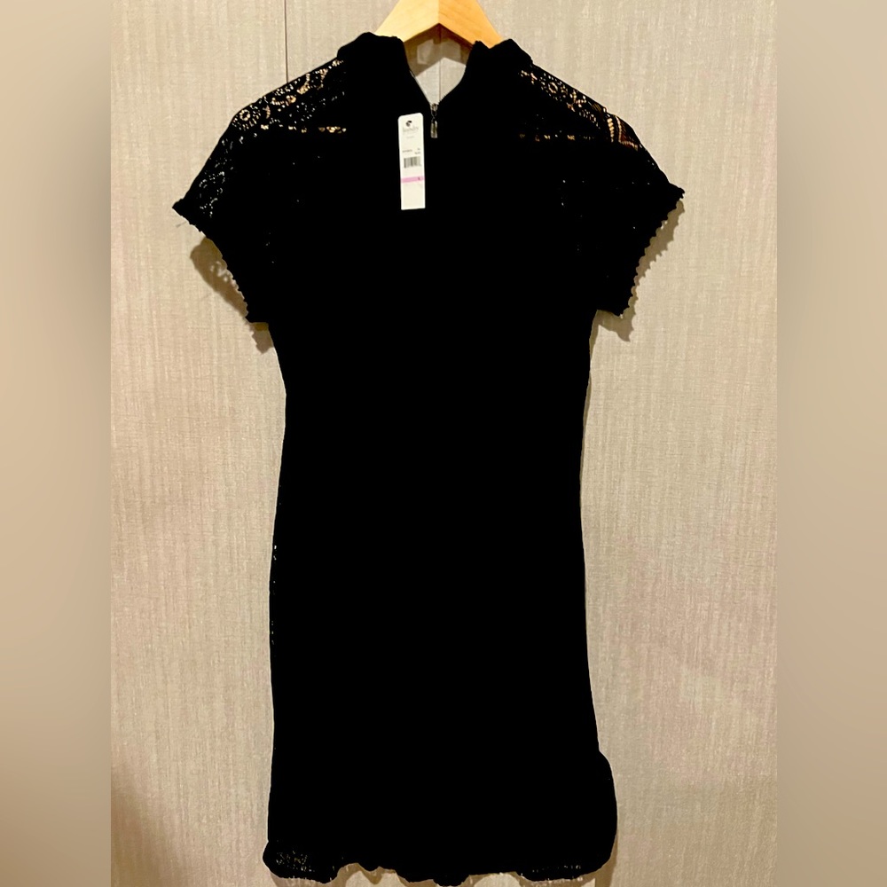 laundrey  black lace zipper back